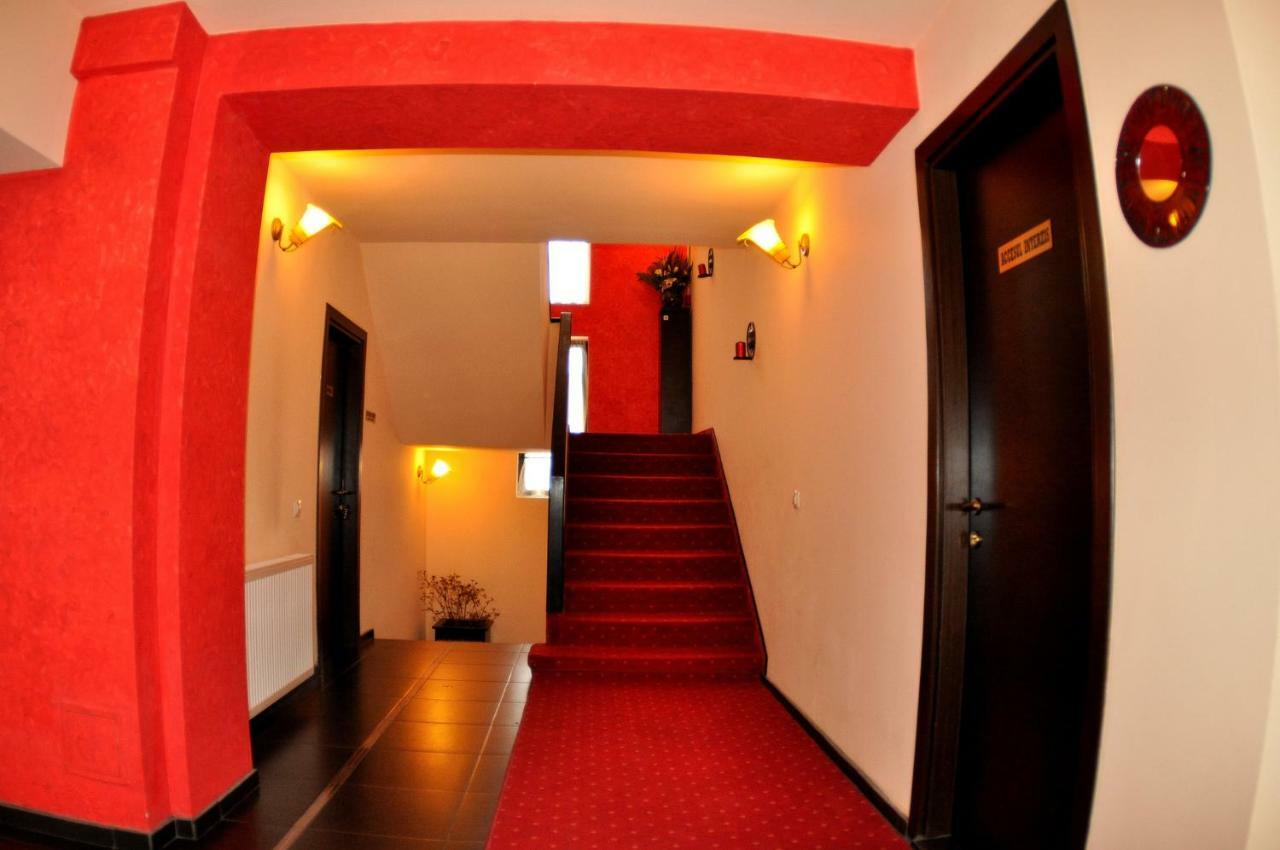 Hotel Gema Брашов Экстерьер фото