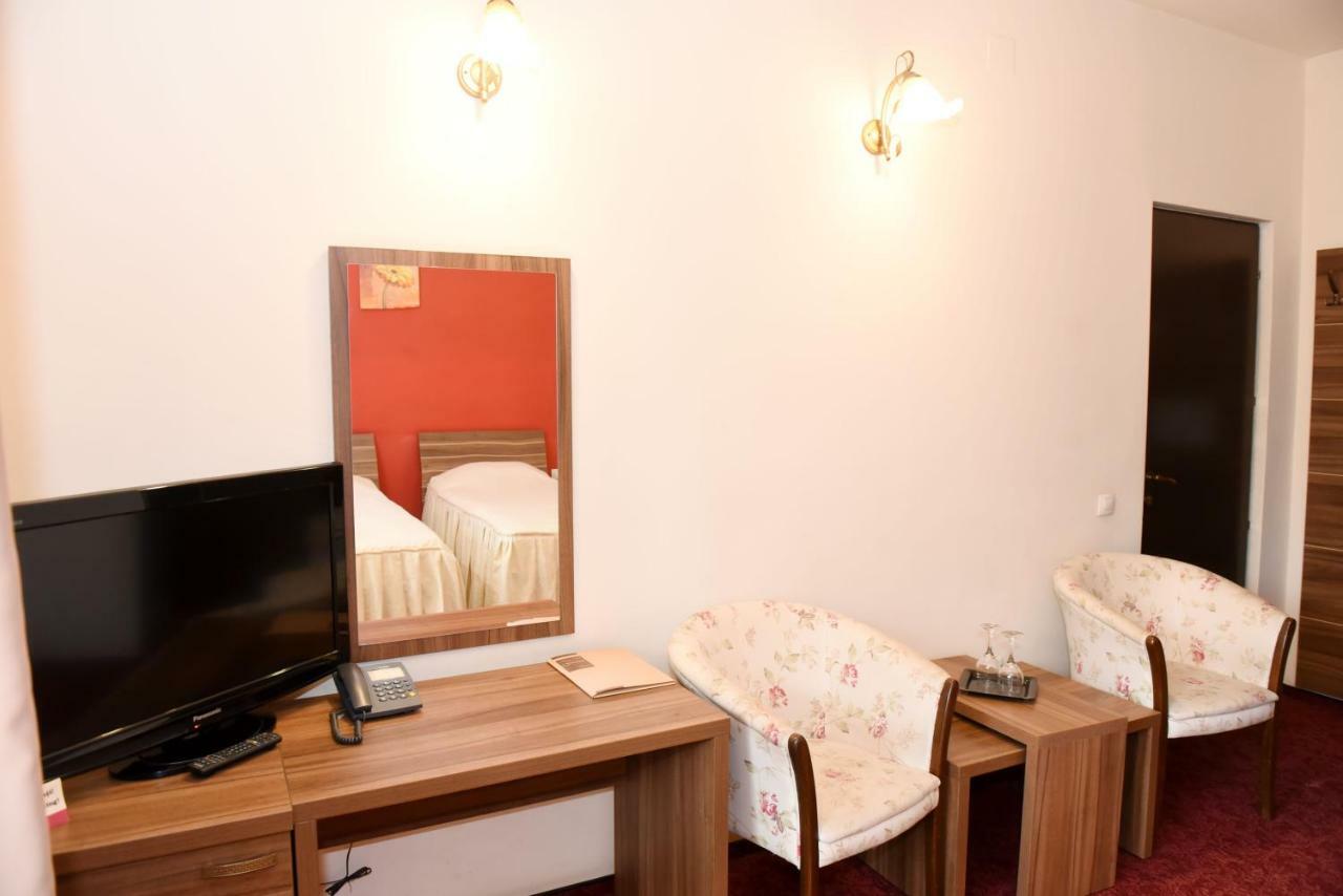 Hotel Gema Брашов Экстерьер фото