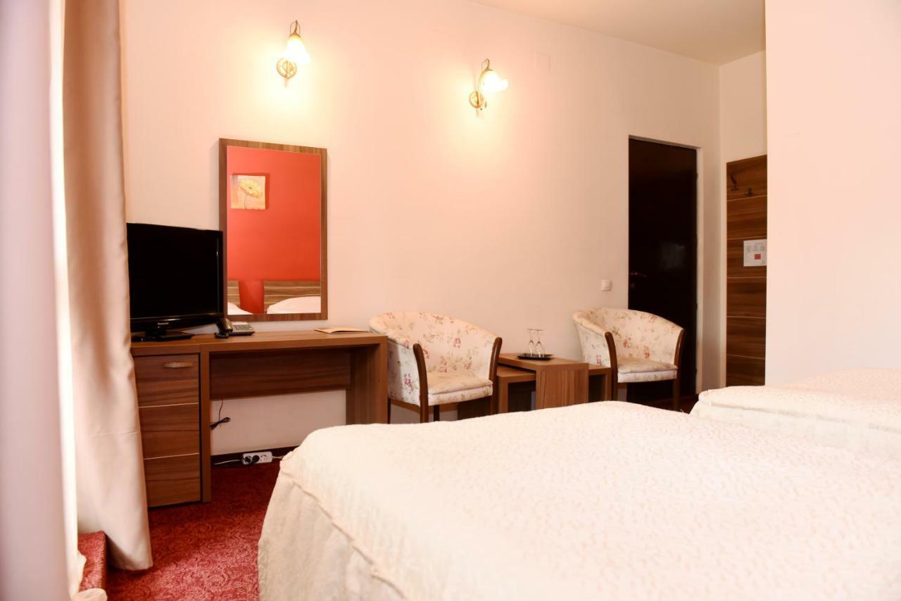 Hotel Gema Брашов Экстерьер фото