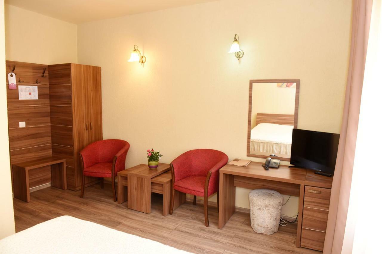 Hotel Gema Брашов Экстерьер фото